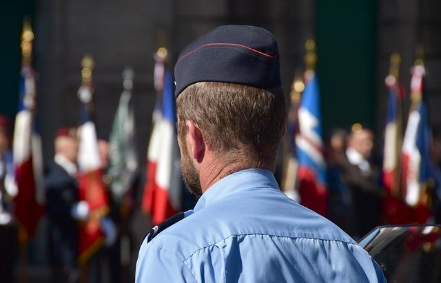 Two Police Officers Stabbed in Suspected Incident – news-france.info